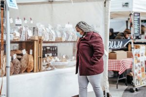 Des locaux commerciaux à acheter, offrant des espaces de vente modernes, des emplacements stratégiques et des équipements de qualité.